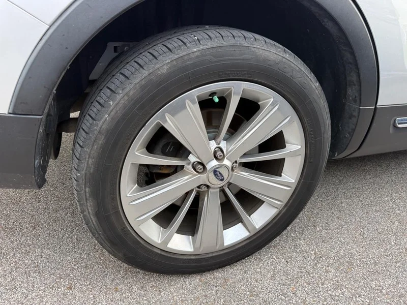 Used 2019 Ingot Silver Metallic Ford Limited FWD image 4