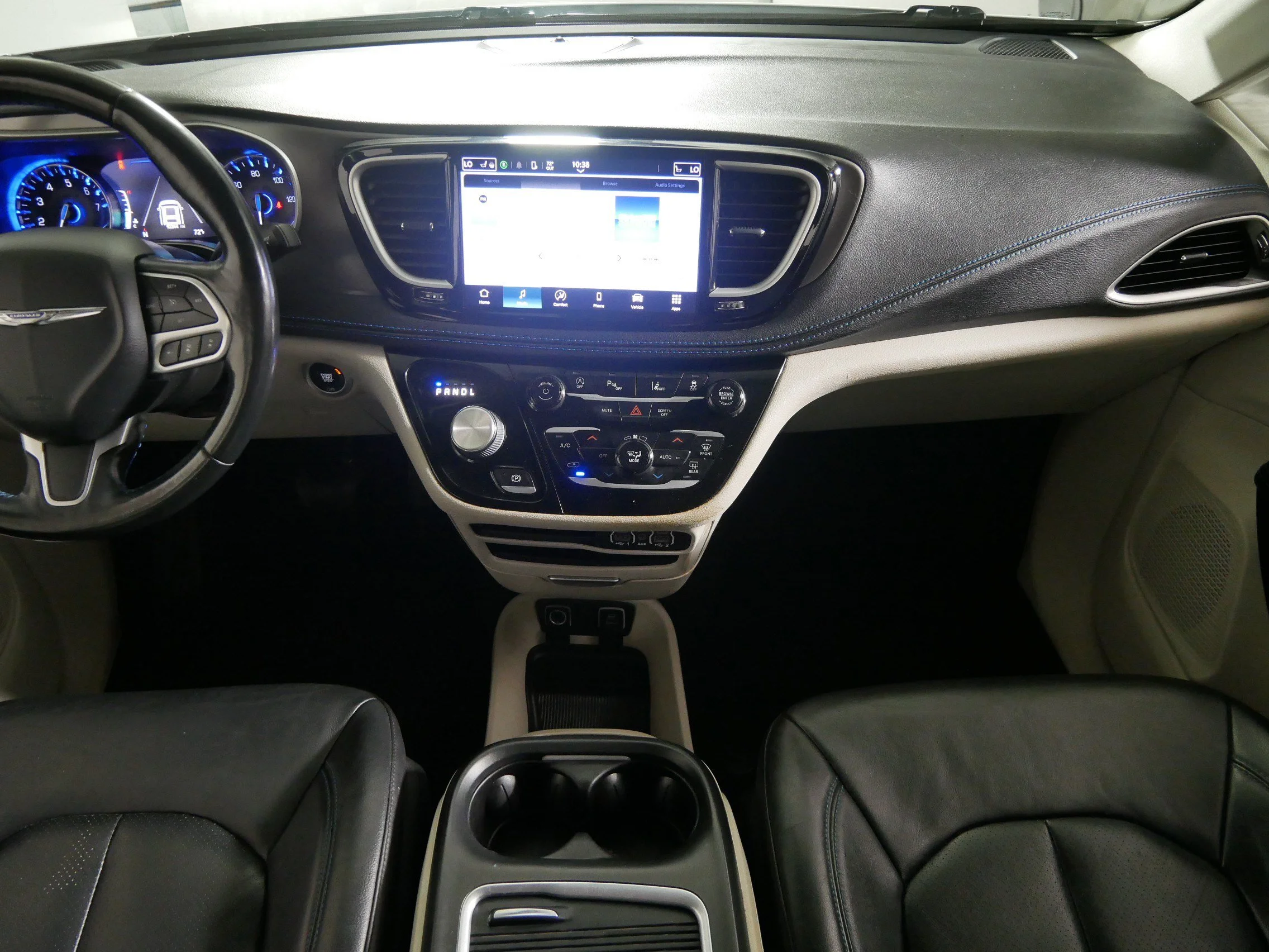 Used 2021 Bright White Clearcoat Chrysler Touring L image 10