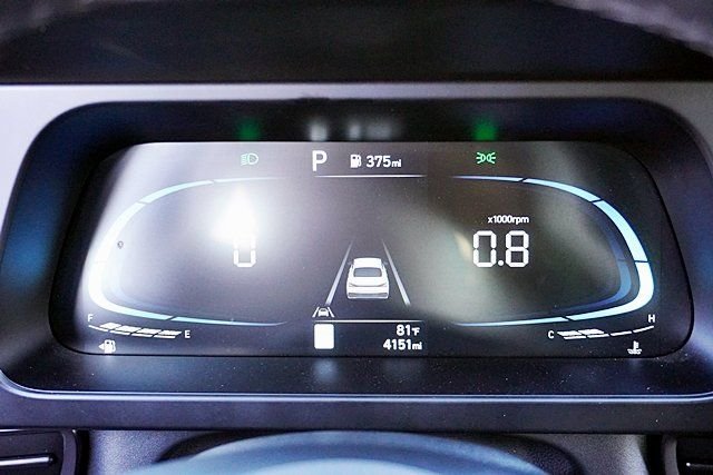 Used 2025 White Hyundai SEL Sport image 29