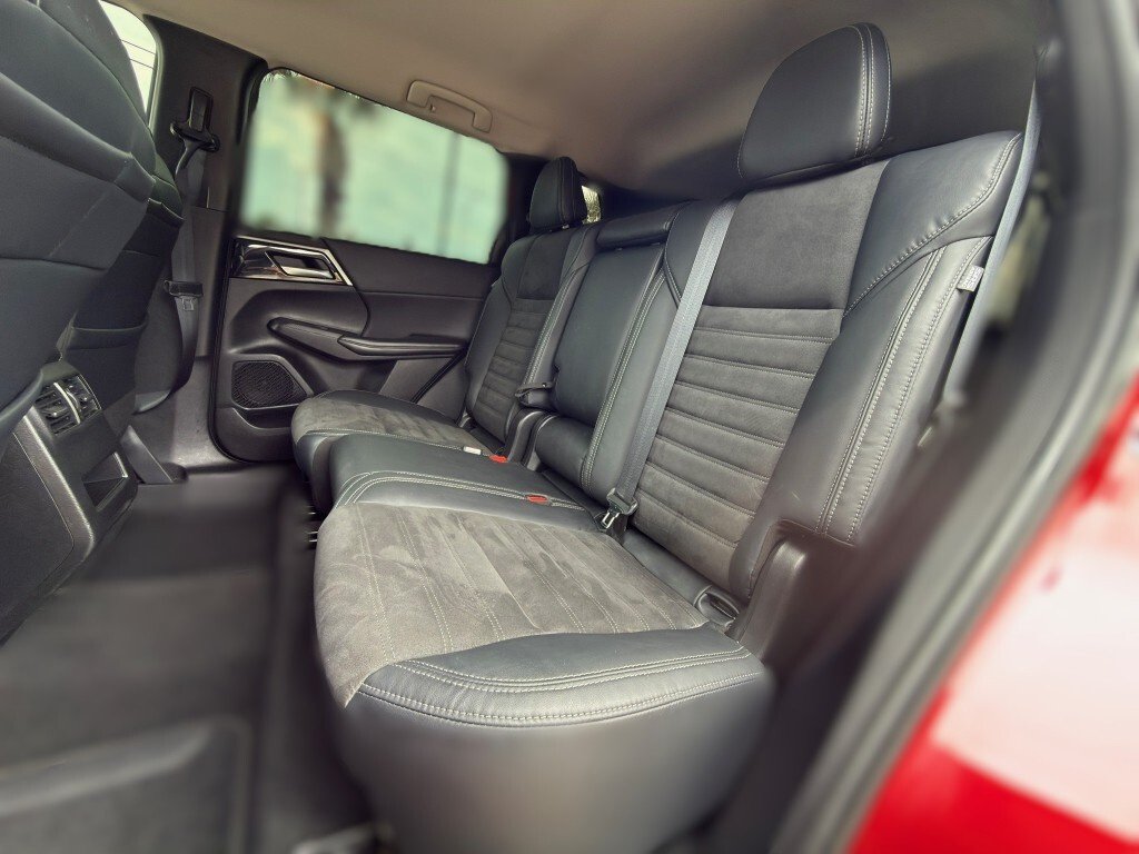 Used 2022 Red Diamond Mitsubishi SE Launch Edition image 10