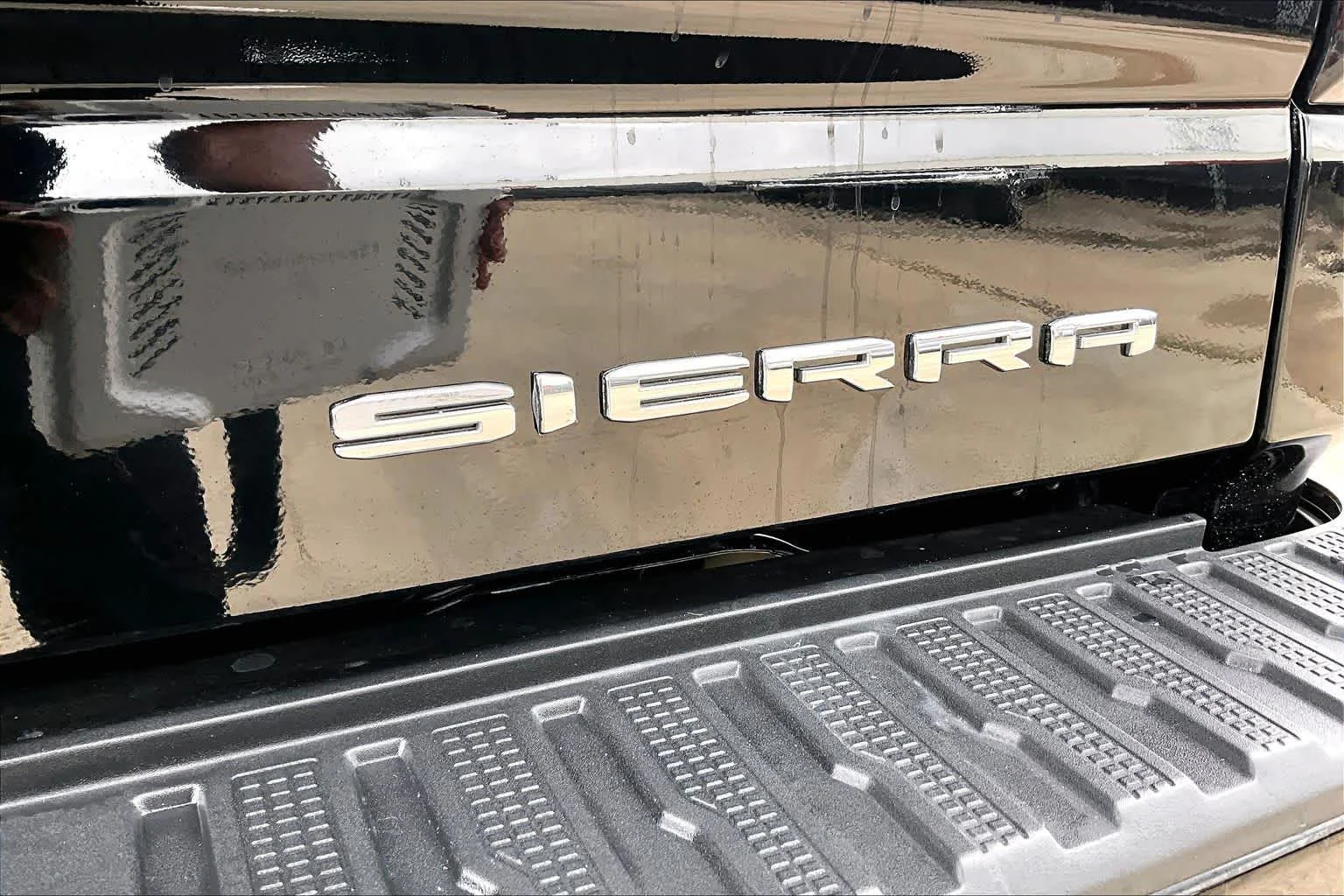 Used 2025 Onyx Black GMC Denali image 10