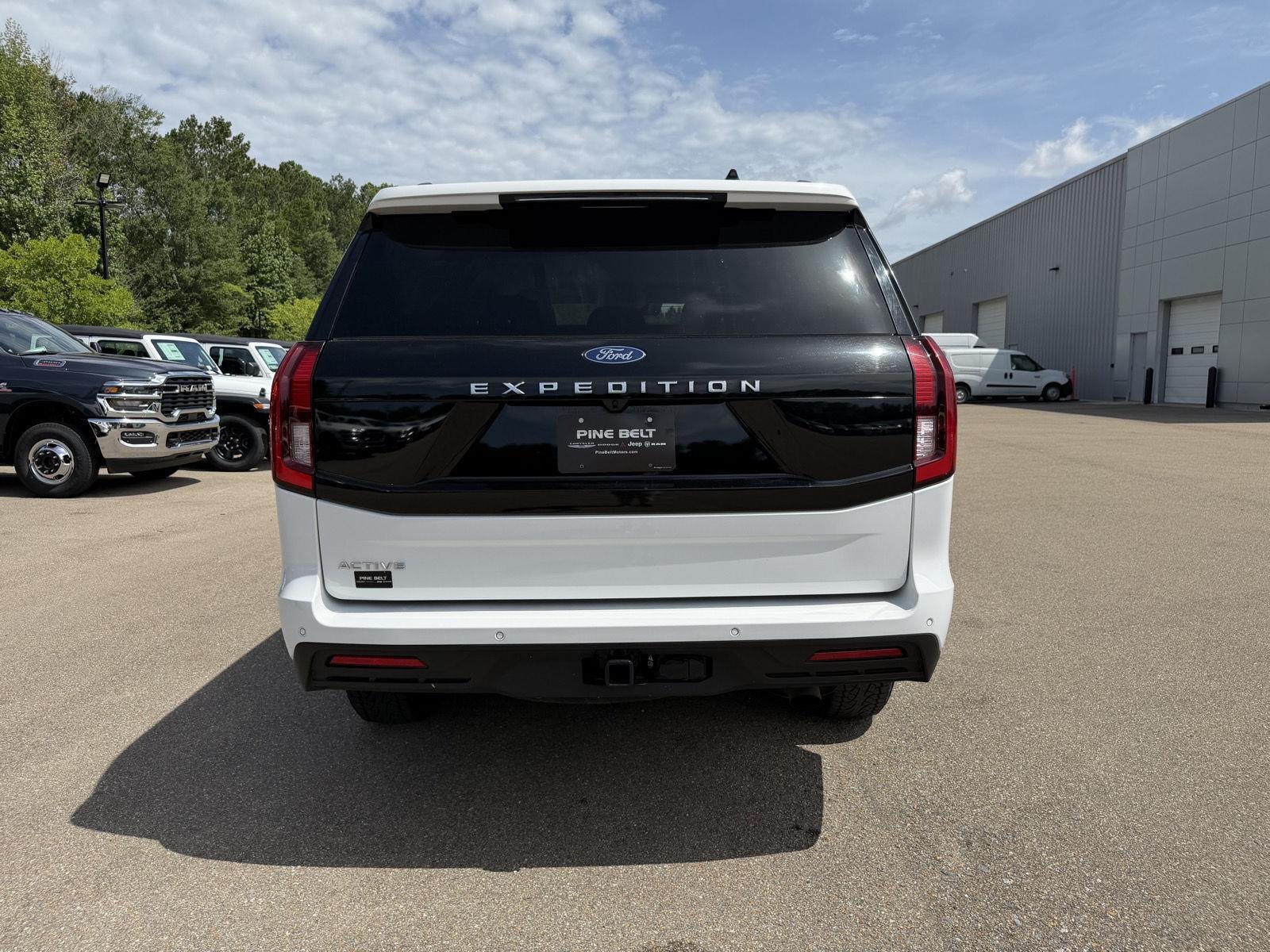 Used 2025 Oxford White Ford Active image 5