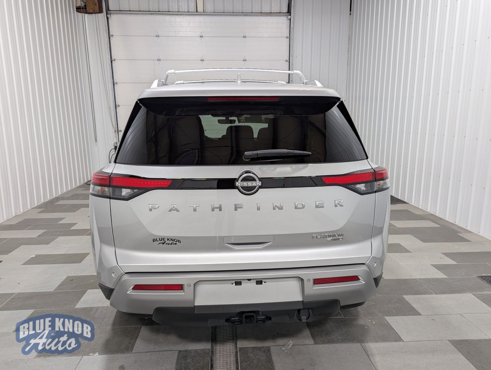 2024 Nissan Pathfinder Platinum photo 3