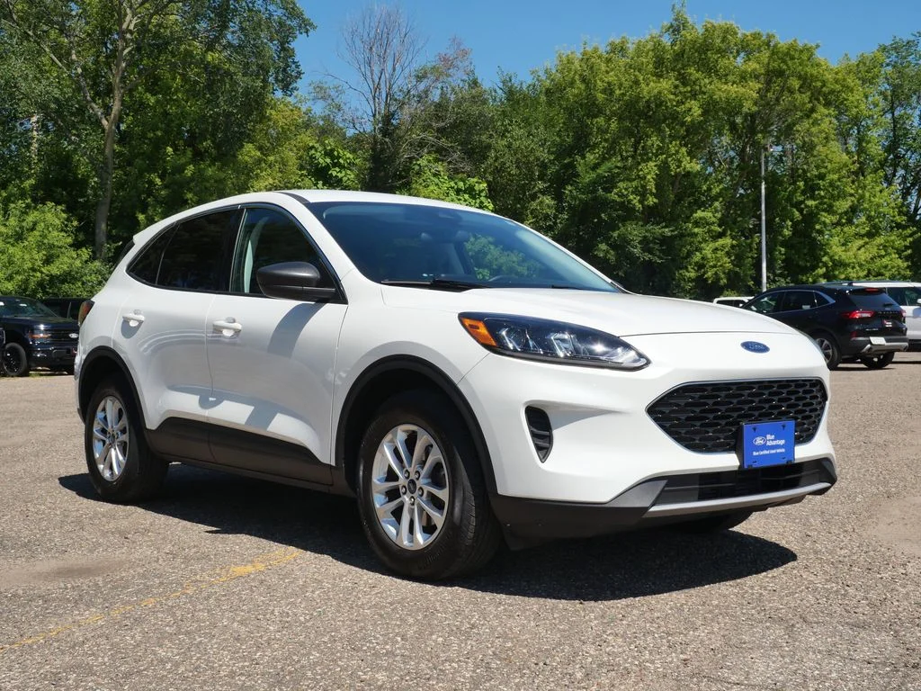 Certified Used 2022 White Ford SE image 1