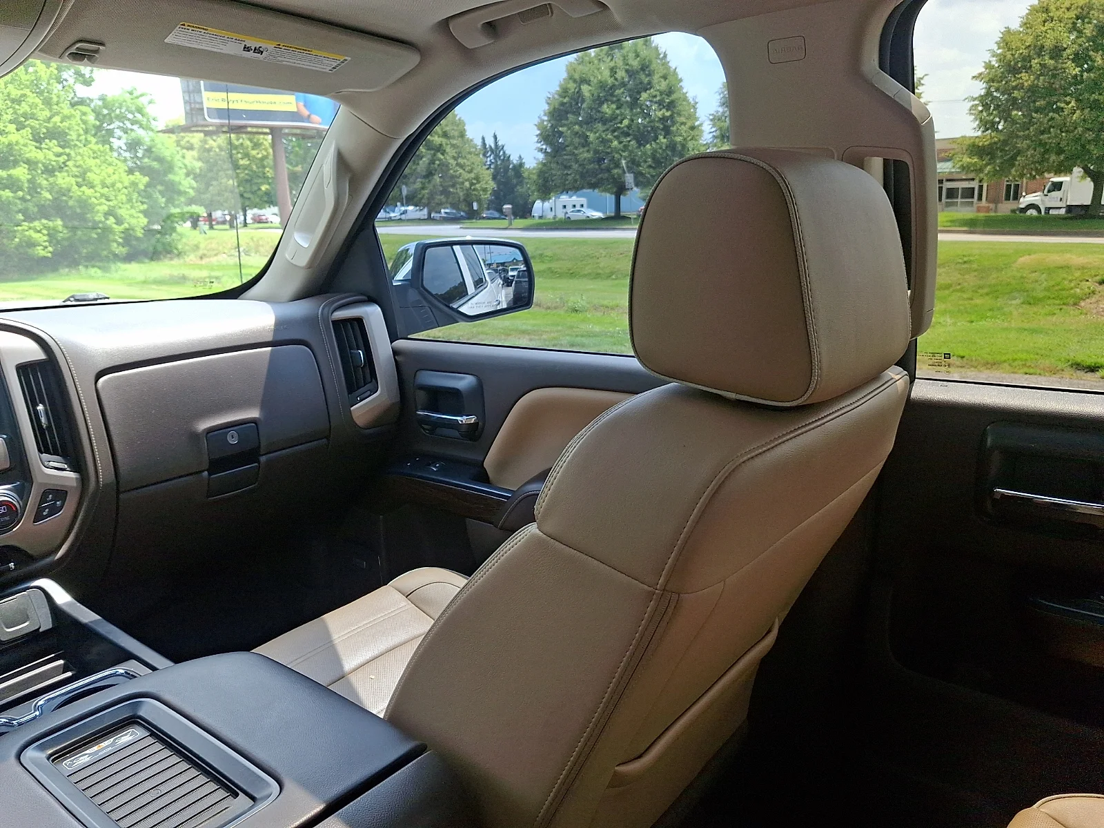 Used 2017 White GMC Denali image 17