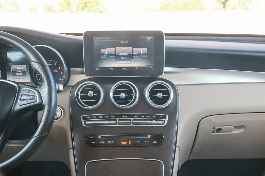 Used 2018 White Mercedes-Benz GLC 300 image 13