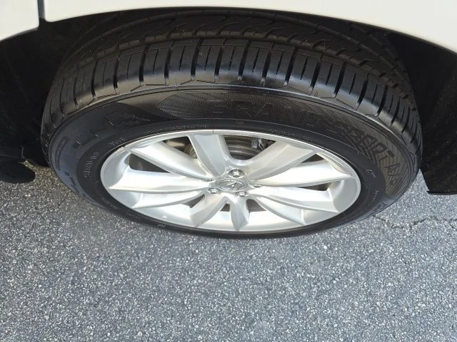 Used 2021 White Acura Base image 27