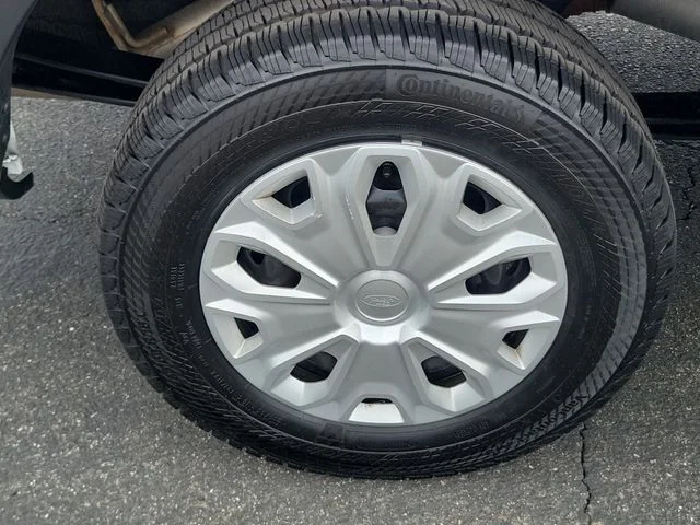 Certified Used 2025 Oxford White Ford Base image 5