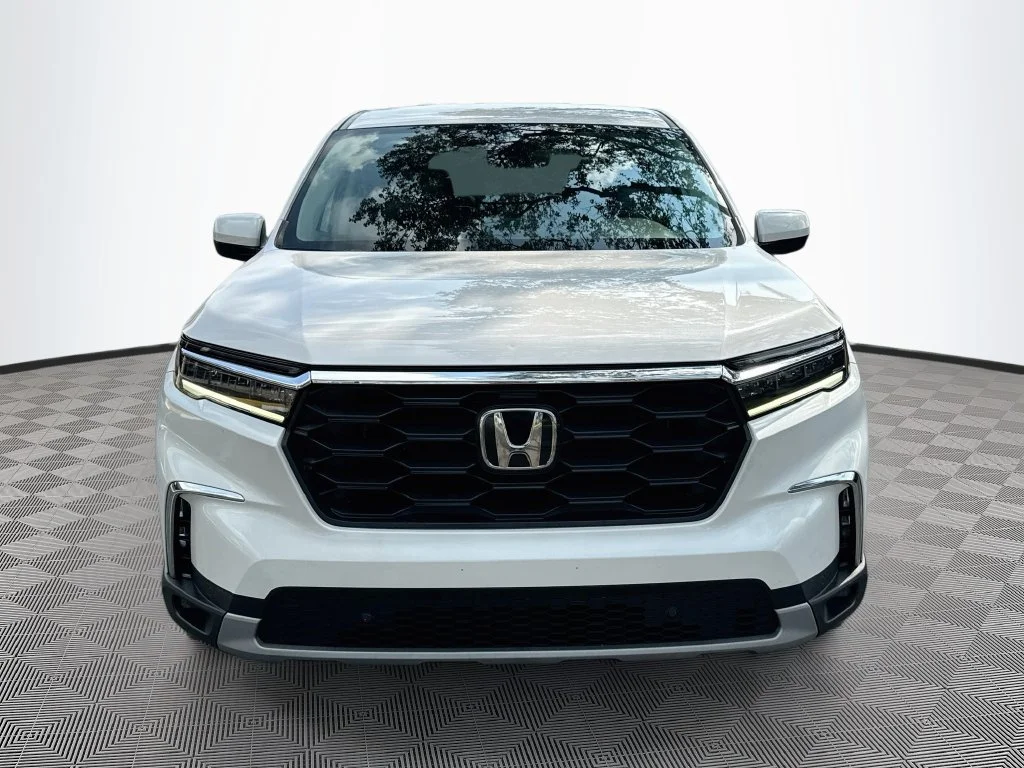 Used 2024  Honda EX-L image 2