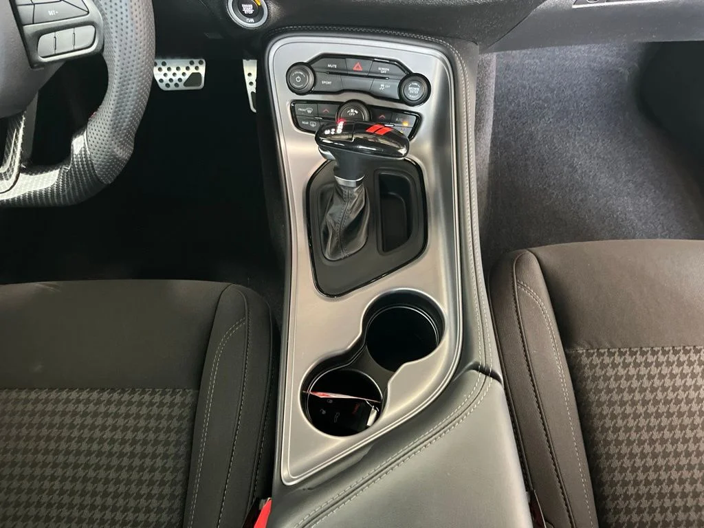 Used 2023 White Dodge SXT image 10