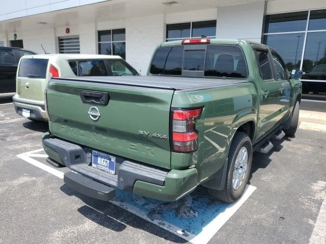 2022 Nissan Frontier SV Crew Cab 4X4 SWB's photo