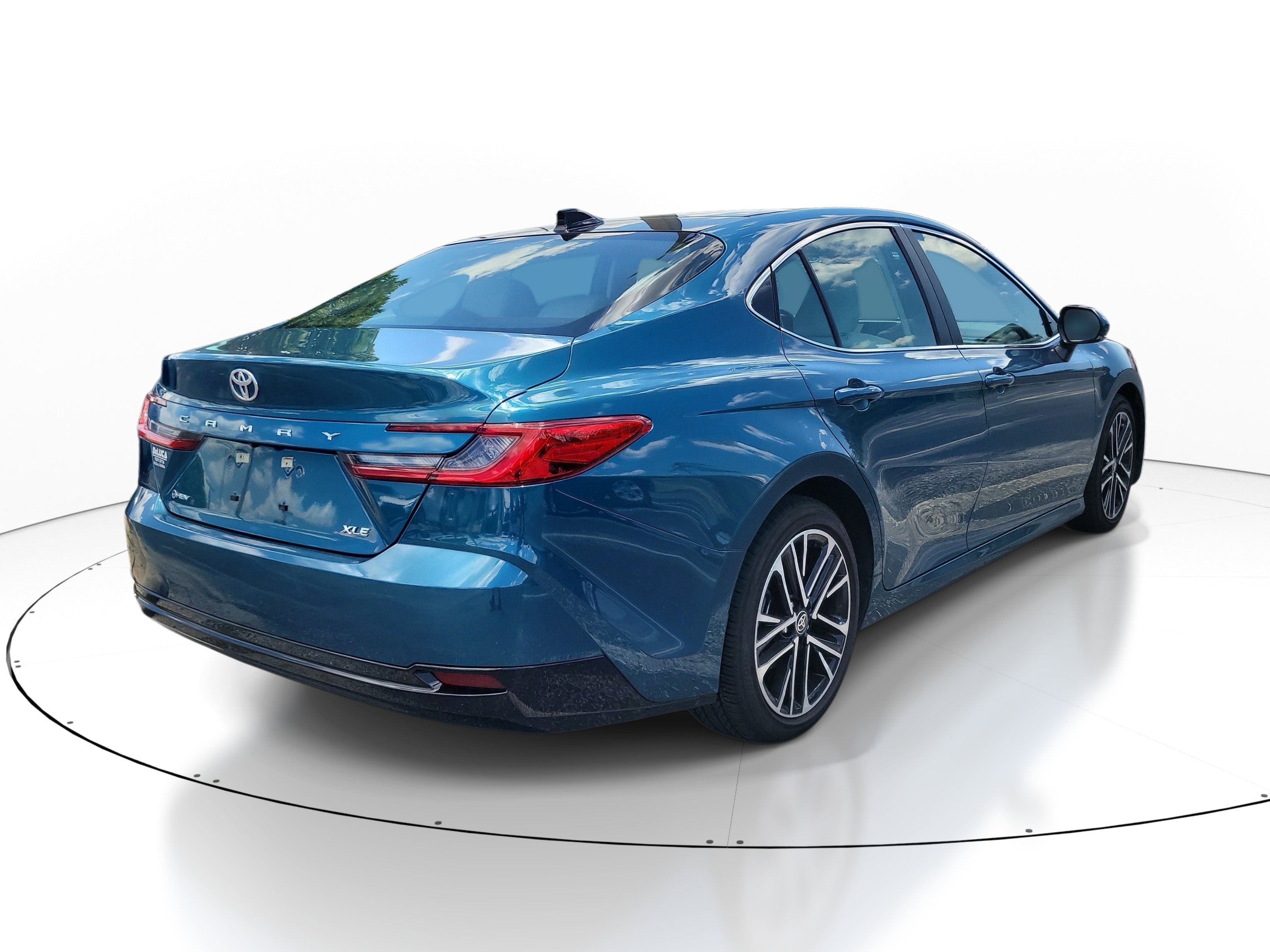 Used 2025 Ocean Gem Toyota XLE image 5
