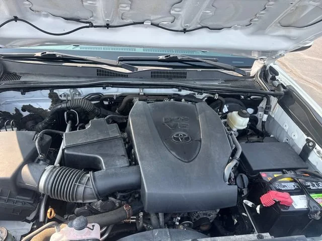 Used 2019 White Toyota SR5 V6 image 24