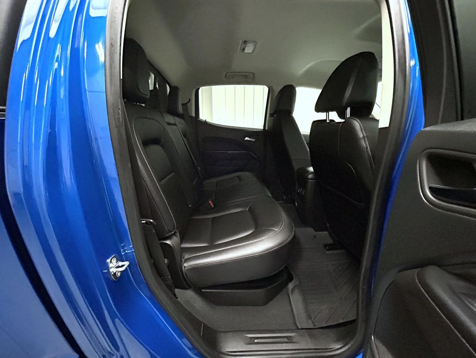 Used 2022 Blue Chevrolet ZR2 image 18
