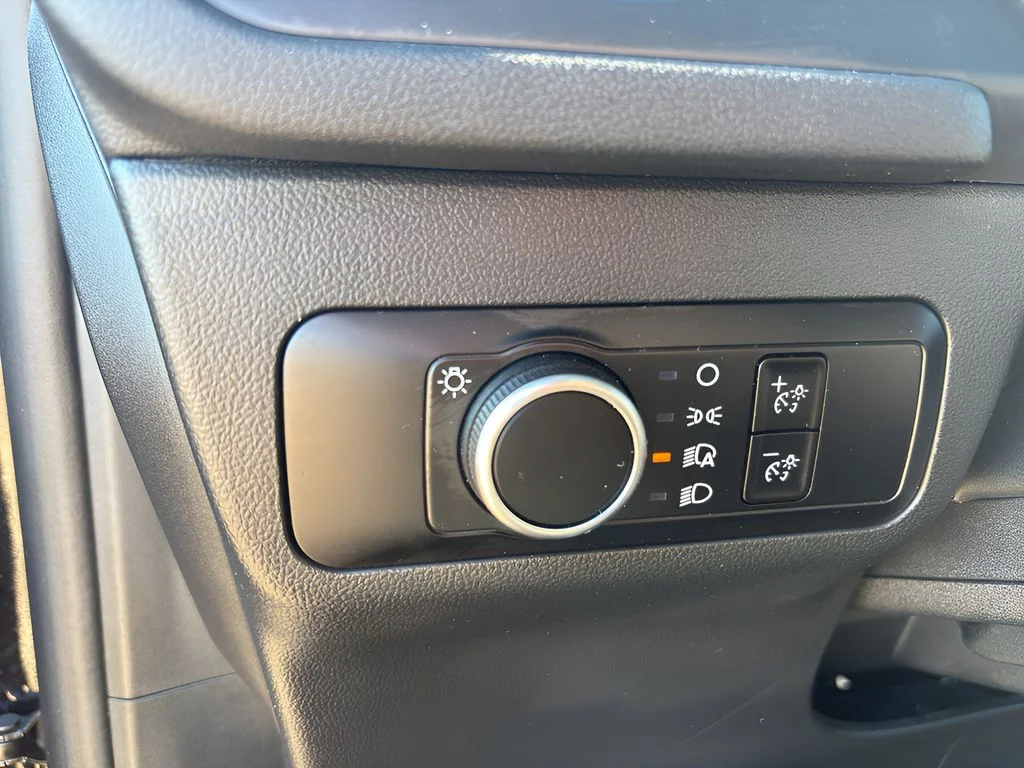 Used 2025 Agate Black Metallic Ford ST-Line image 17