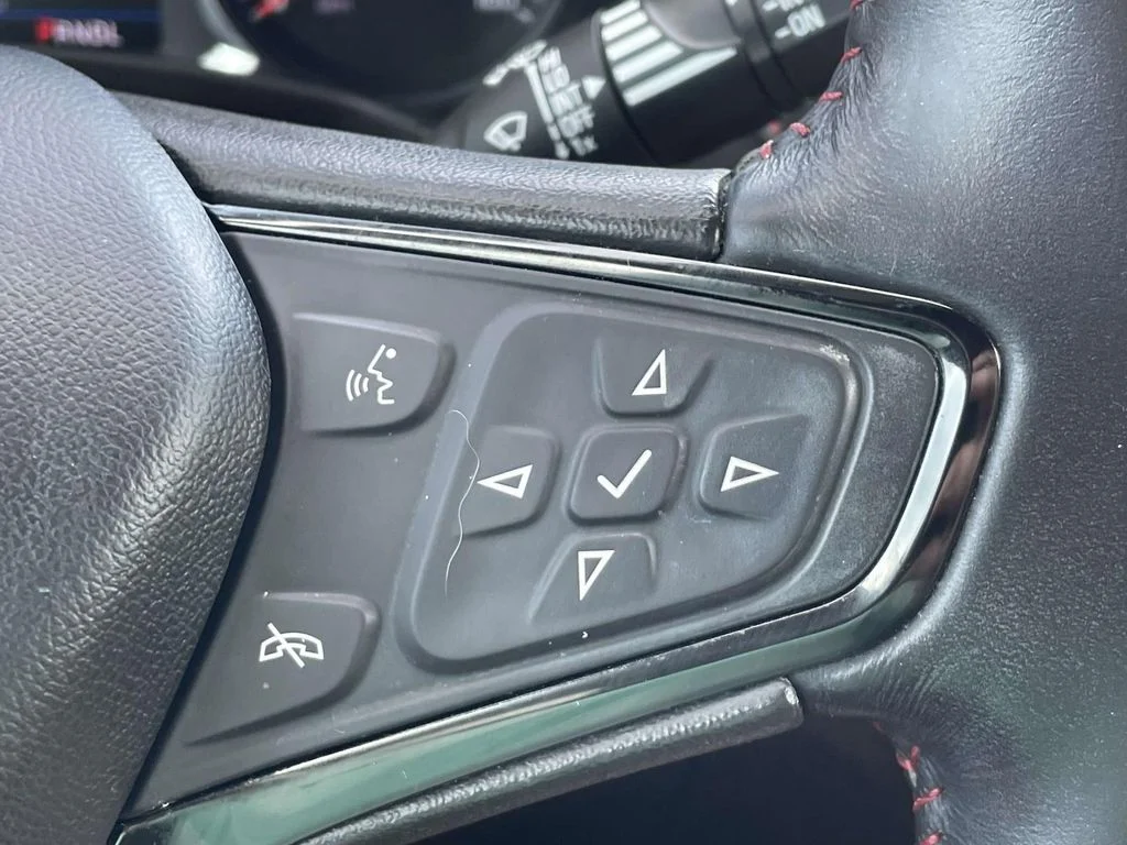 Used 2022 IRIDESCENT PEARL TRICOAT Chevrolet RS image 29
