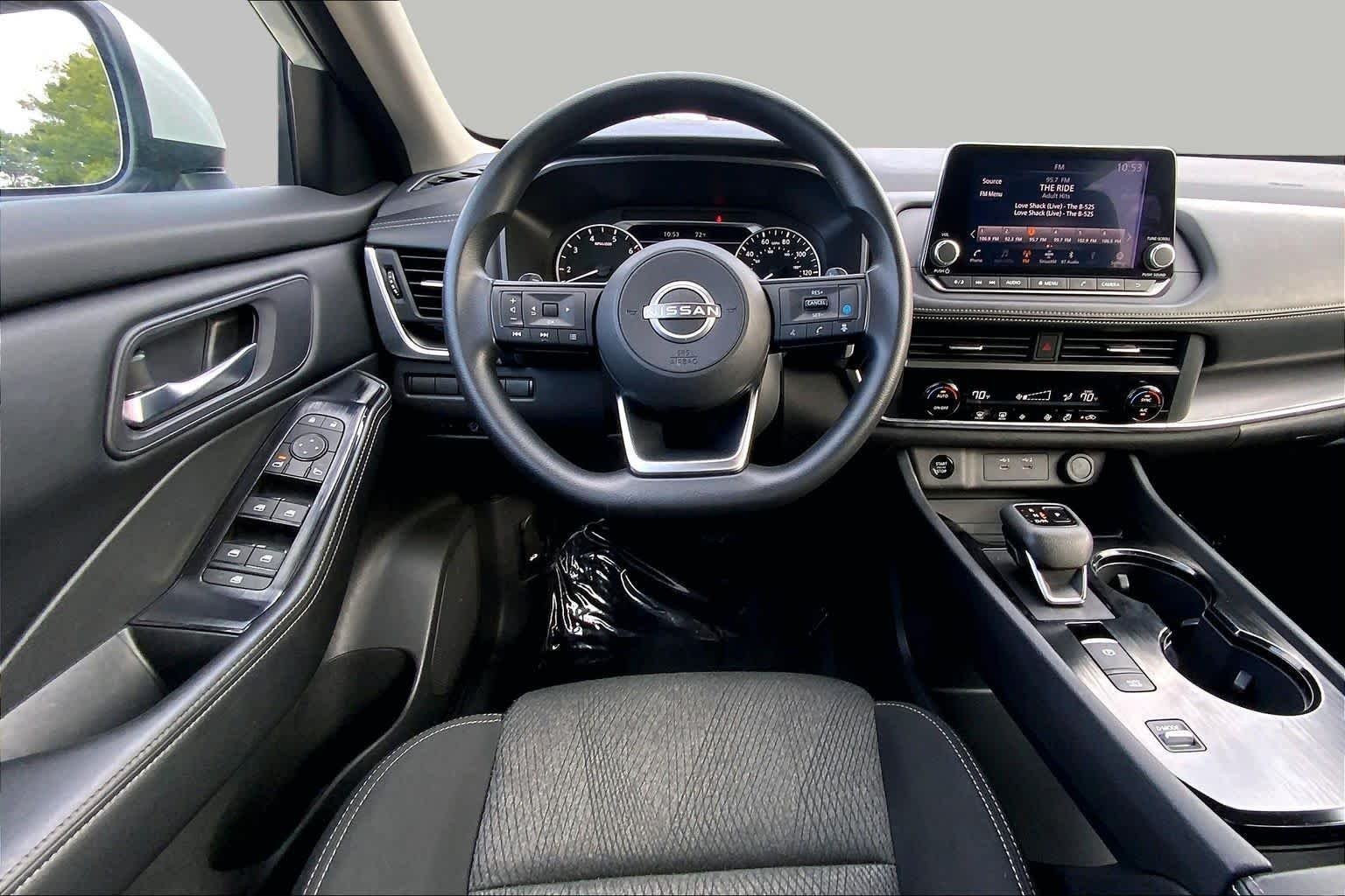 Used 2024 Everest White Pearl Nissan SV image 6