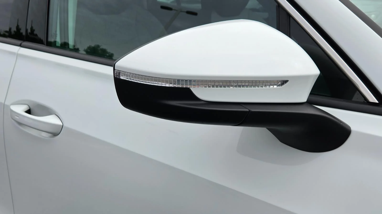 New 2026 pure white Volkswagen S image 11