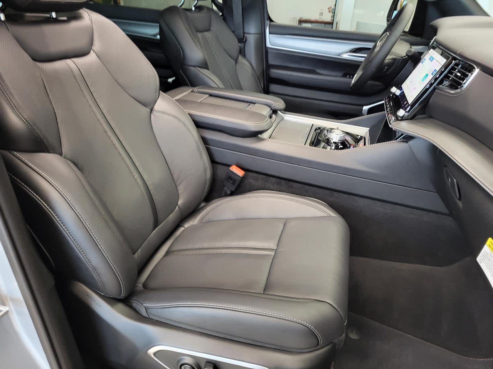New 2026 Silver Zynith Jeep Limited Reserve image 10
