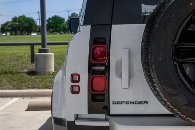 Used 2025 White Land Rover S image 57