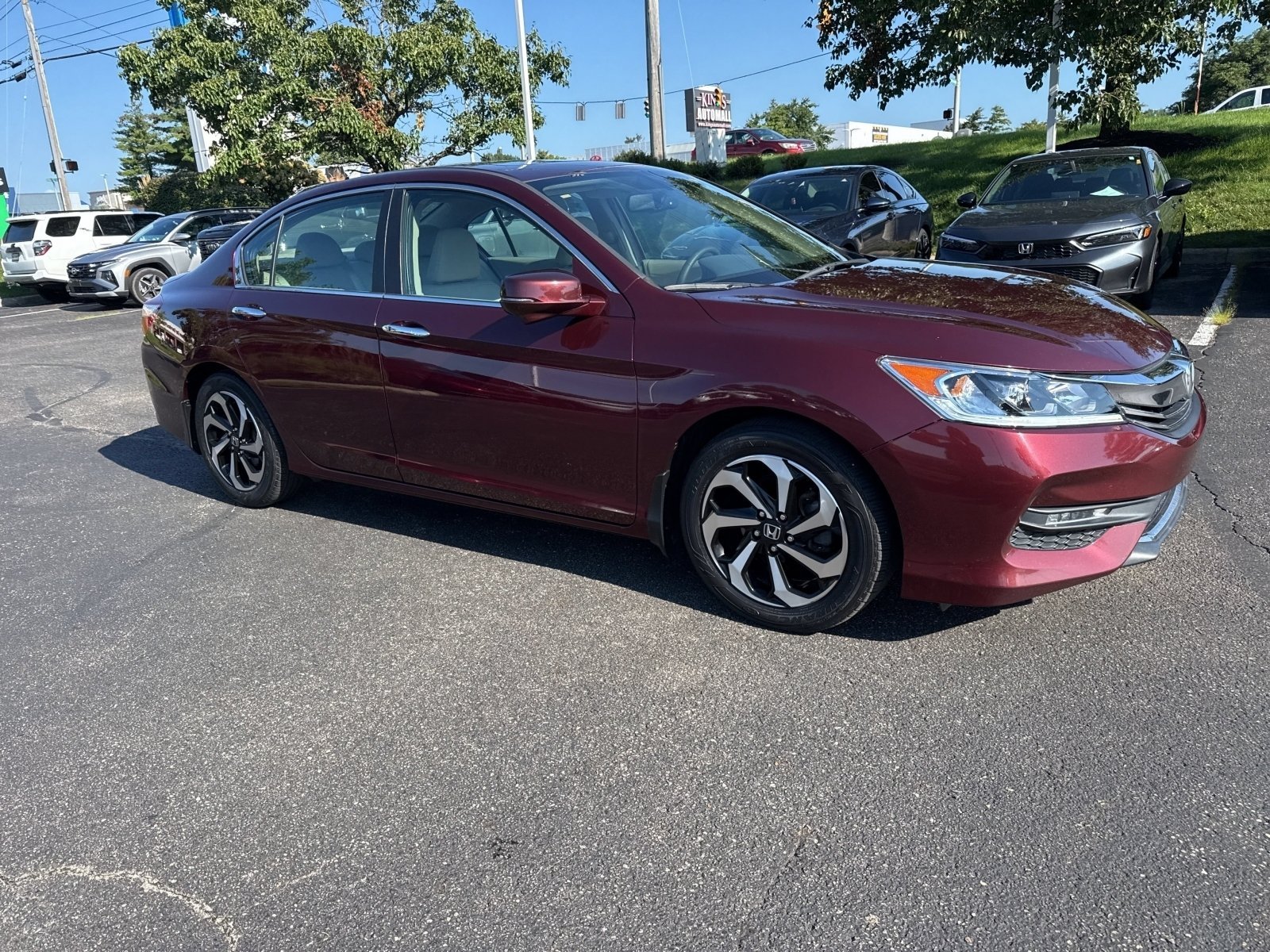 Used 2016 Basque Red Pearl II Honda EX-L image 18