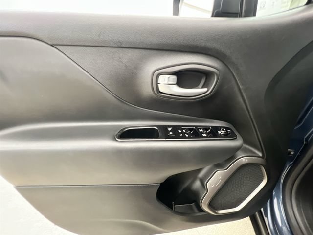 2023 Jeep Renegade Latitude - Photo 20