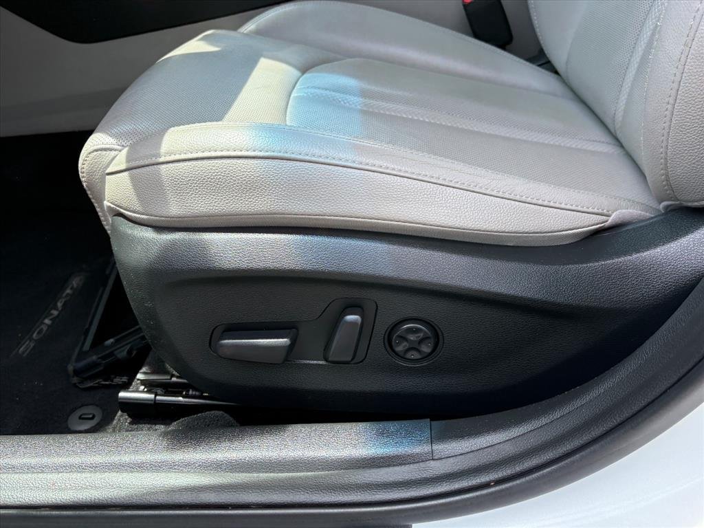 Used 2019 Hyper White Hyundai Limited image 15