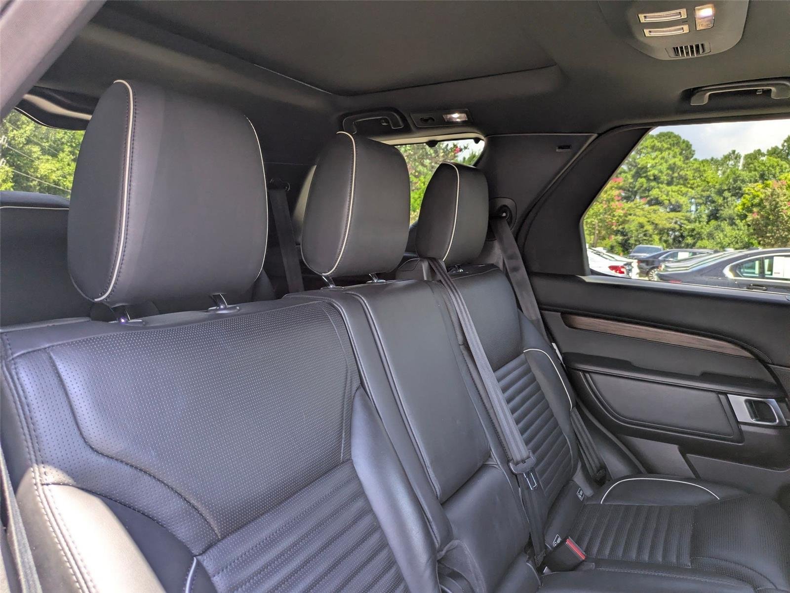 Used 2018 Fuji White Land Rover HSE Luxury image 38