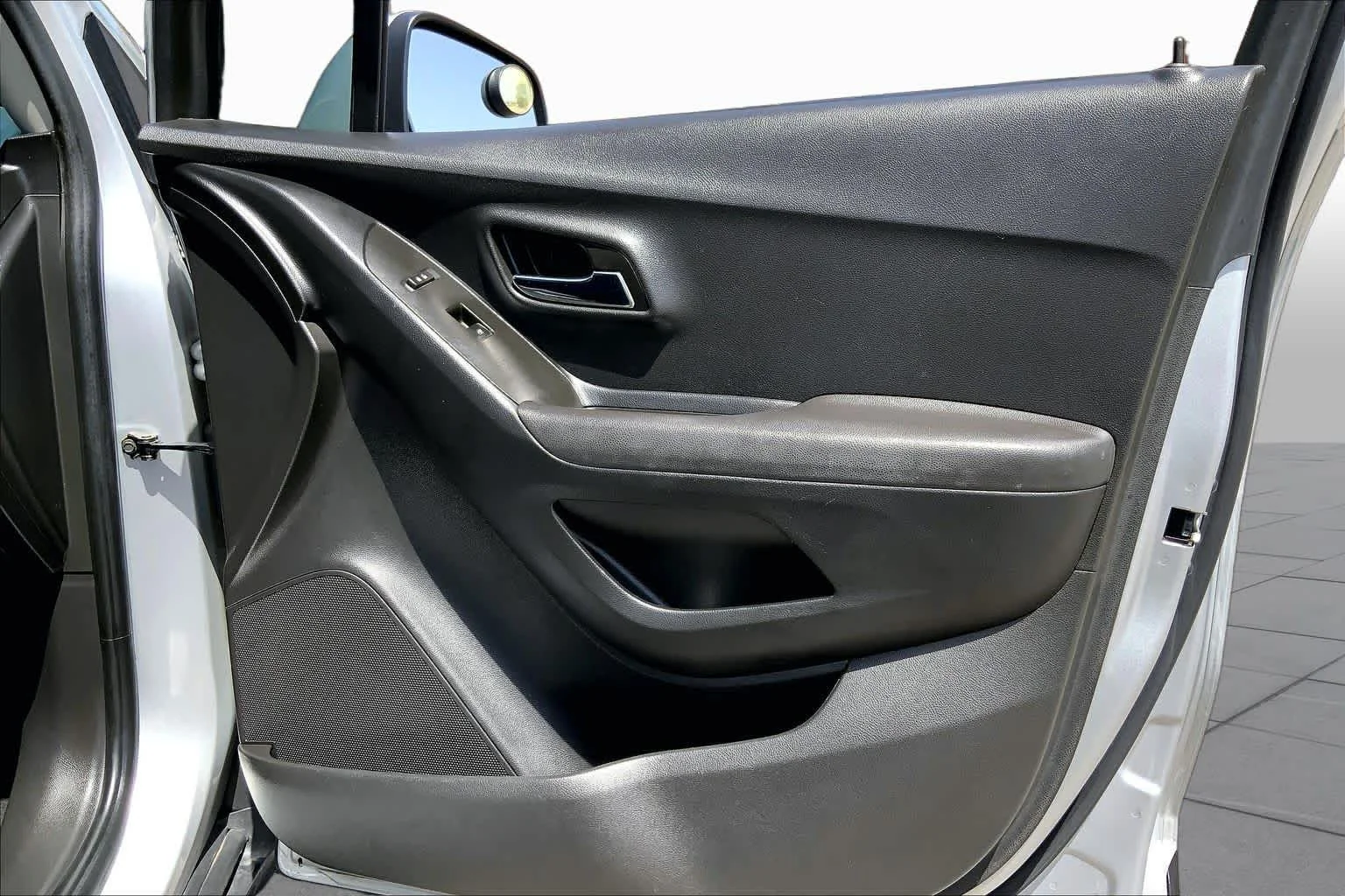 Used 2017 Silver Ice Metallic Chevrolet LT image 23