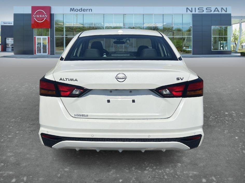 Used 2024 Pearl White Tricoat Nissan 2.5 SV image 3