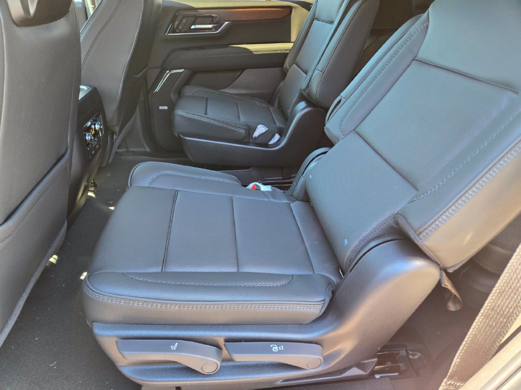 2026 GMC Yukon Denali - Photo 8