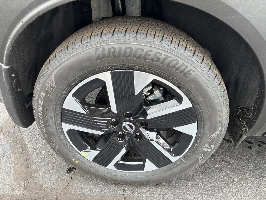 New 2026 Aspen White TriCoat / Super Black Two-tone Nissan SV image 10
