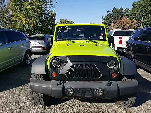 Used 2013 Green Jeep Sport image 9