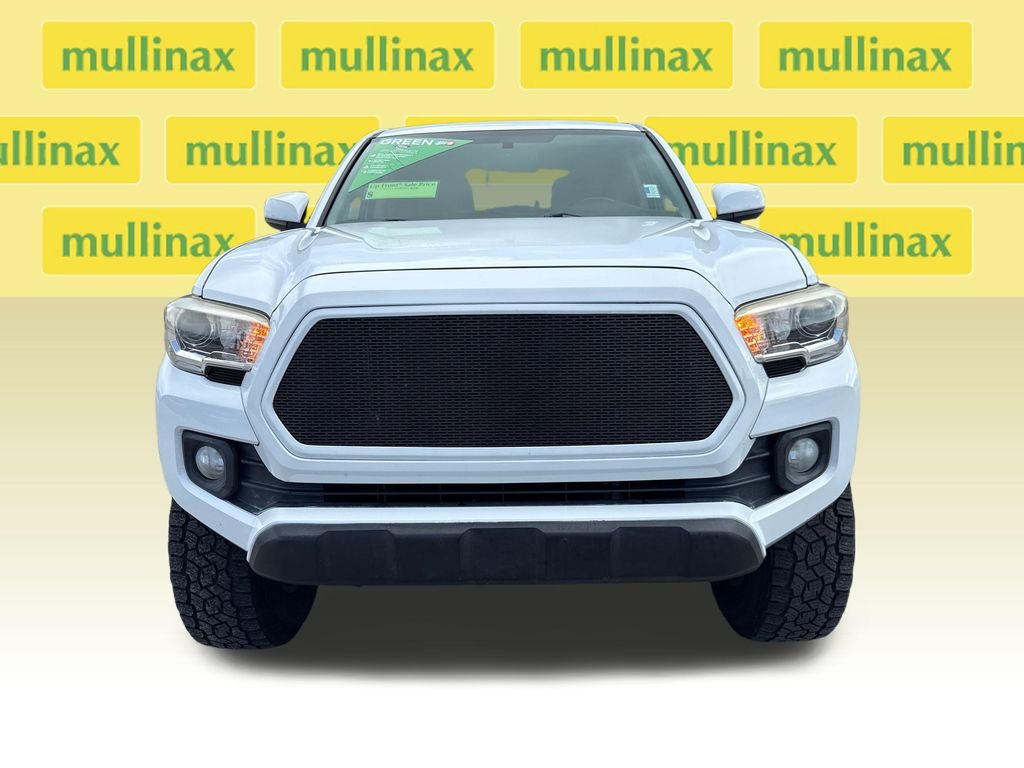 Used 2016 White Toyota SR5 image 10