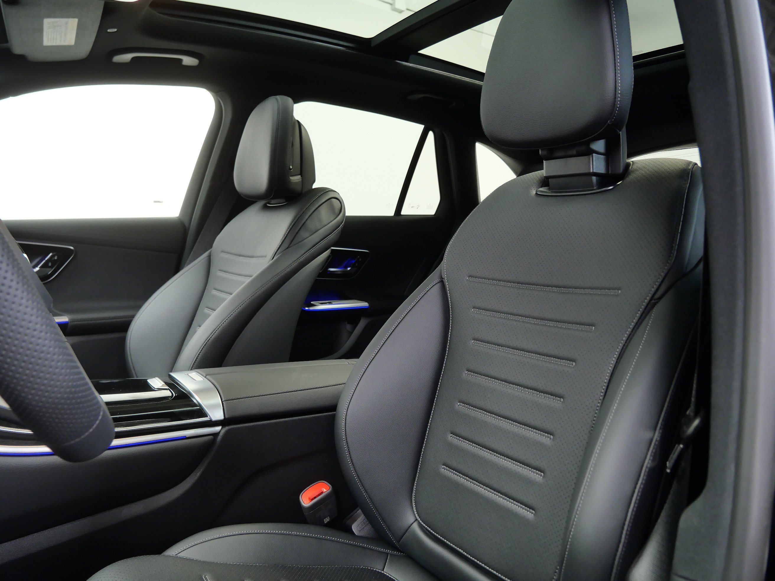 New 2026 Black Mercedes-Benz GLC 300 image 7