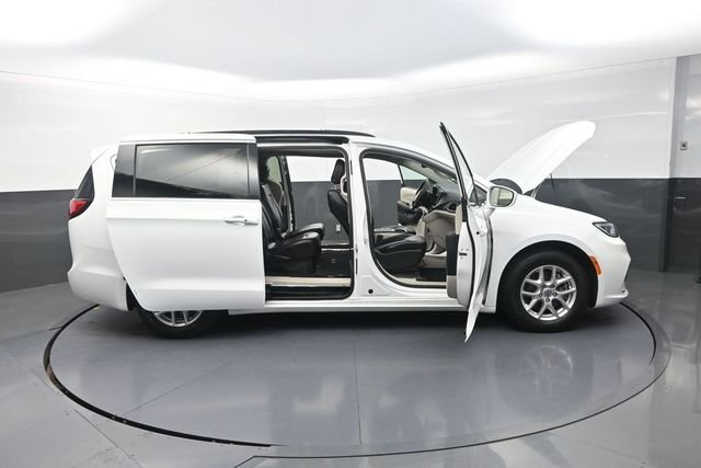 Used 2022 White Chrysler Touring L image 38