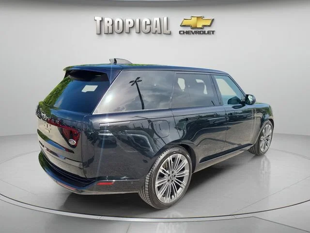 Used 2023 Black Land Rover SE image 5
