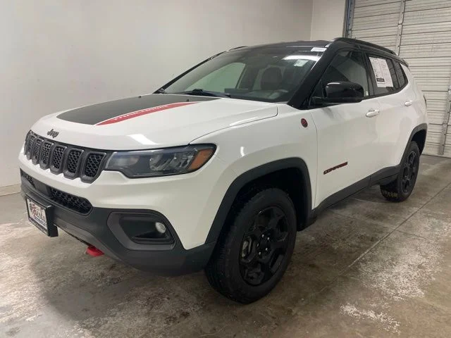 Used 2023 White Jeep Trailhawk image 3