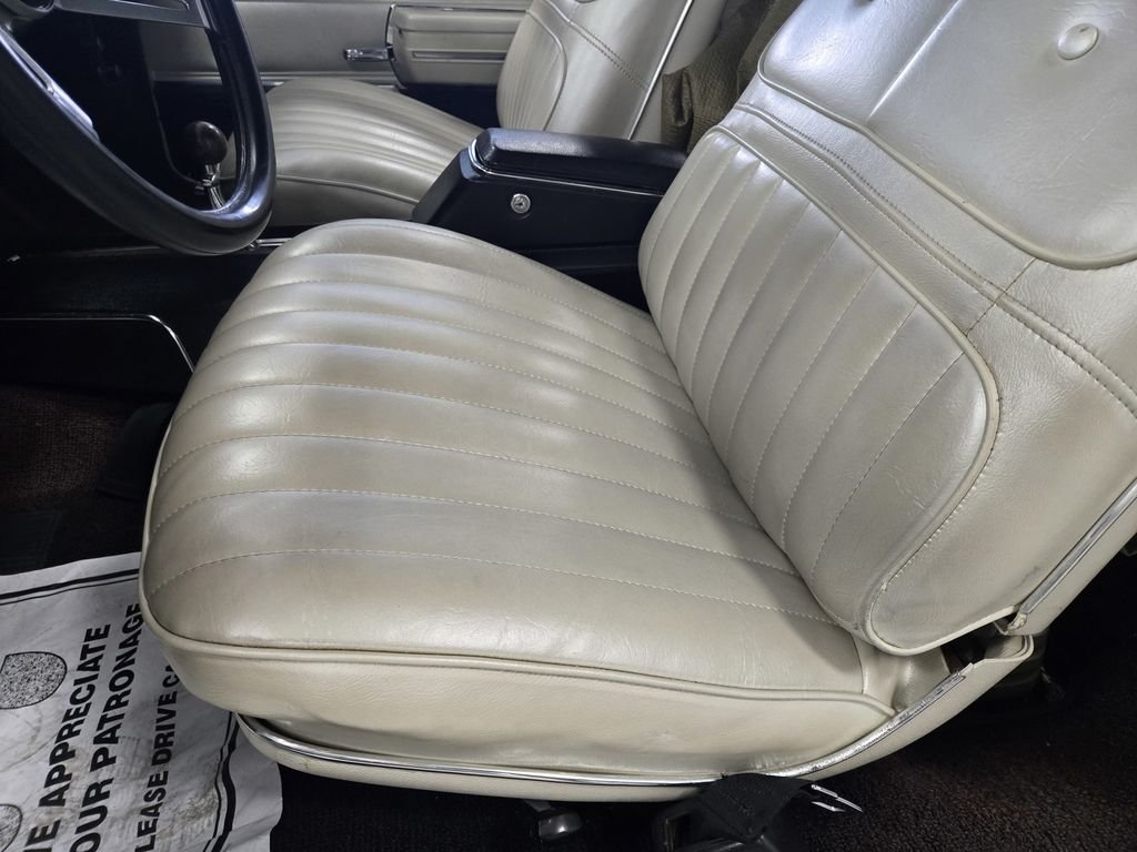 Used 1970 White Oldsmobile Convertible image 11