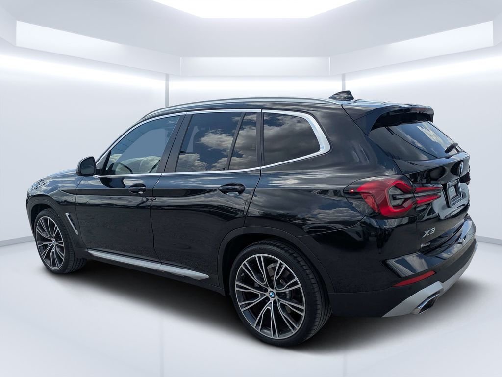 Used 2022 Black BMW sDrive30i image 5