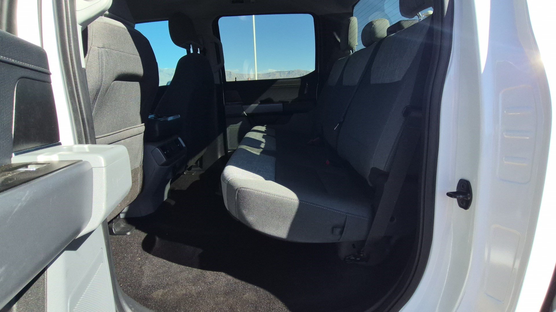 Used 2022 Oxford White Ford XLT image 25