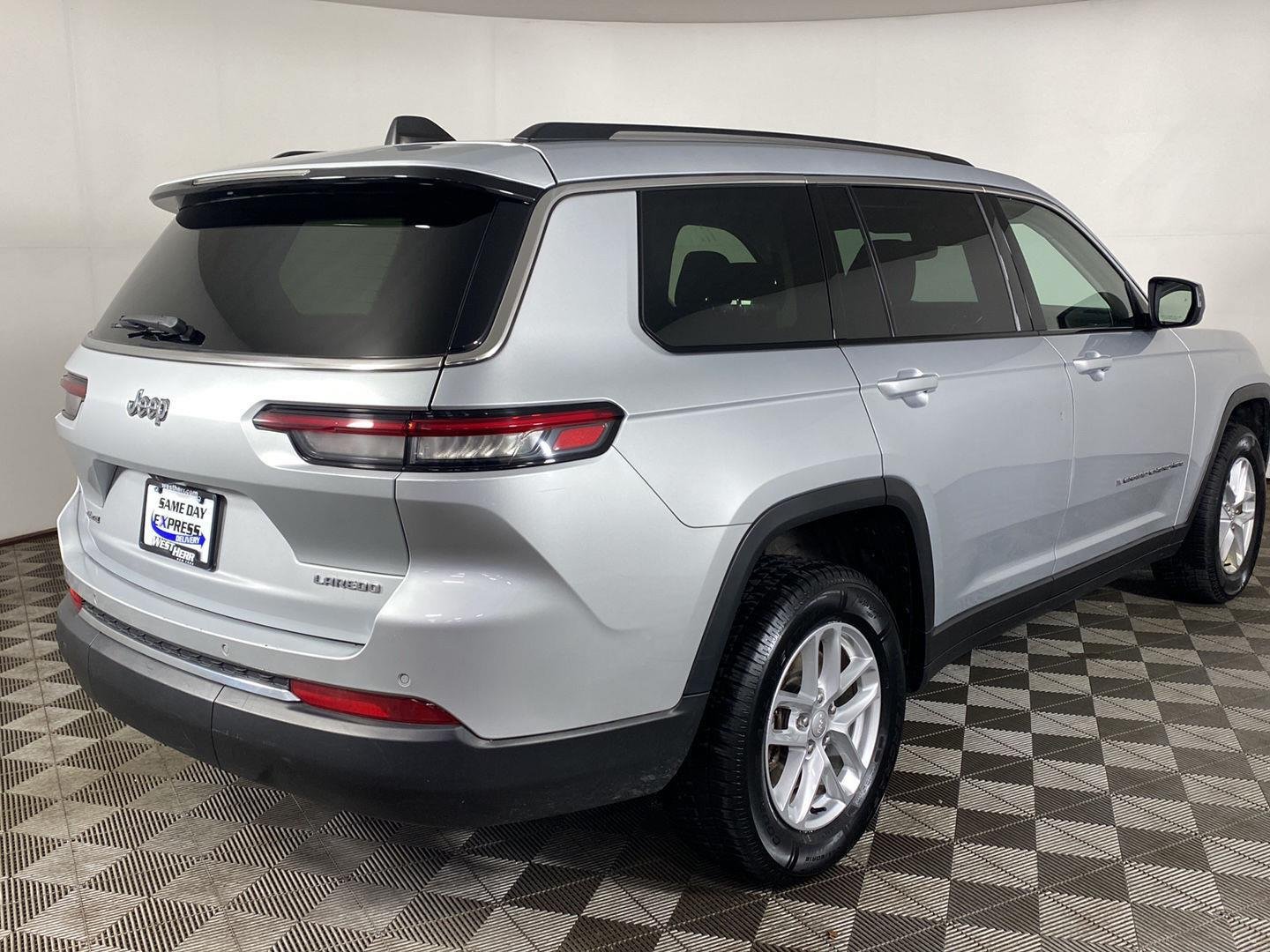 Used 2023 Silver Zynith Jeep Laredo image 5