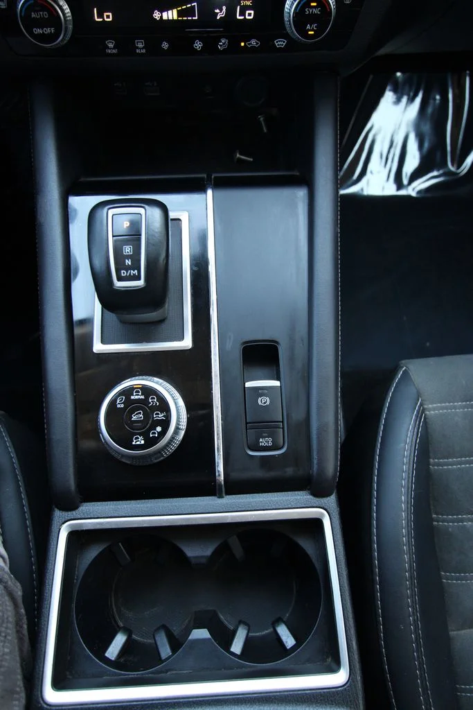 Used 2024  Mitsubishi SE image 27