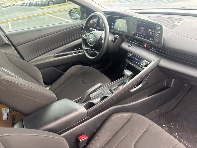 Used 2025 Gray Hyundai SEL Sport image 25