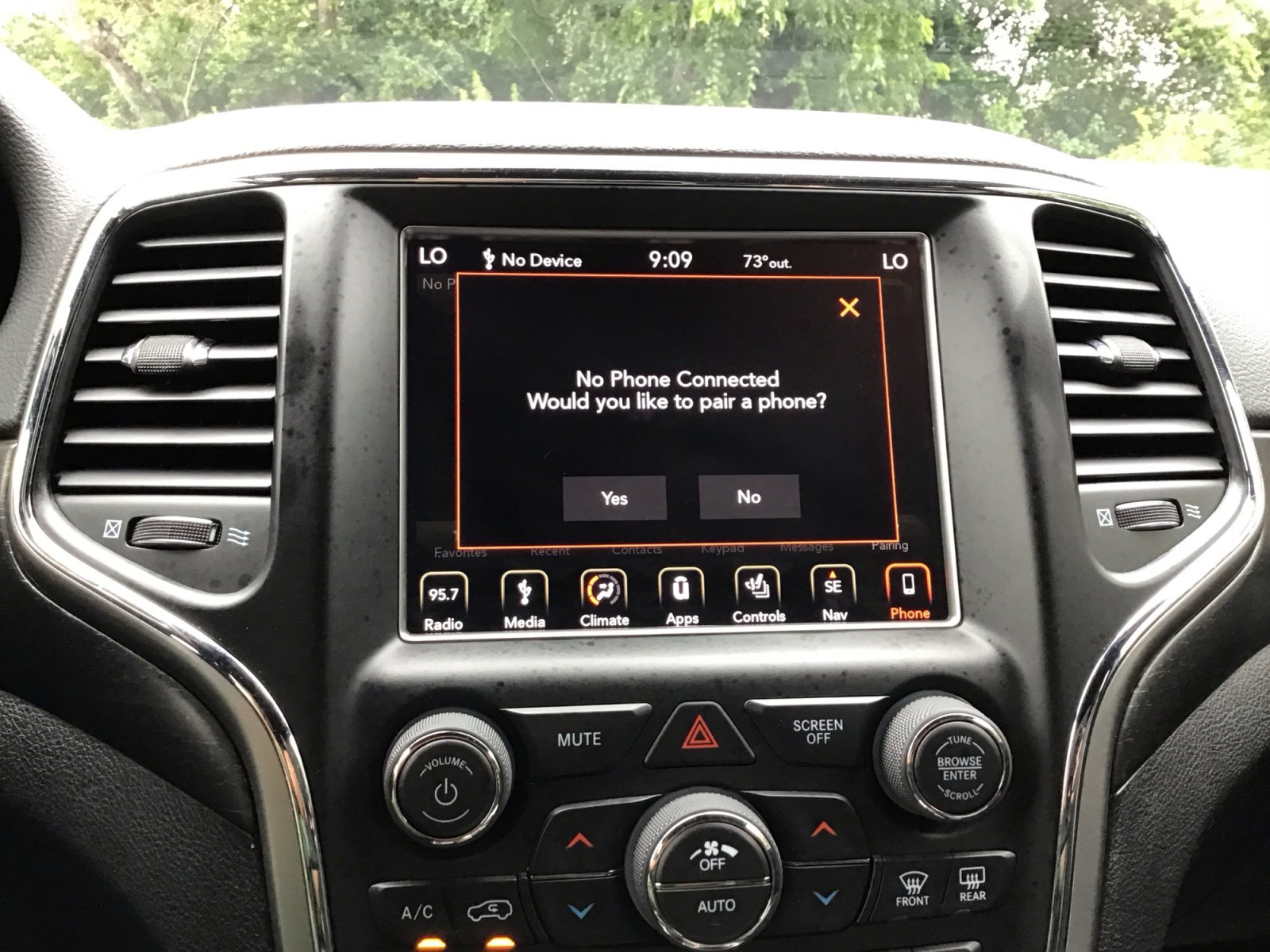 Used 2018 Diamond Black Crystal Pearlcoat Jeep Altitude image 17