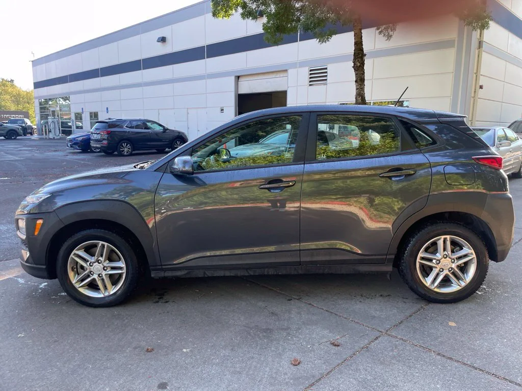 Used 2021 Thunder Gray Hyundai SE image 7
