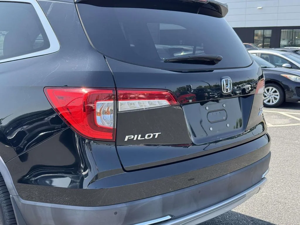 Used 2019  Honda Touring image 11