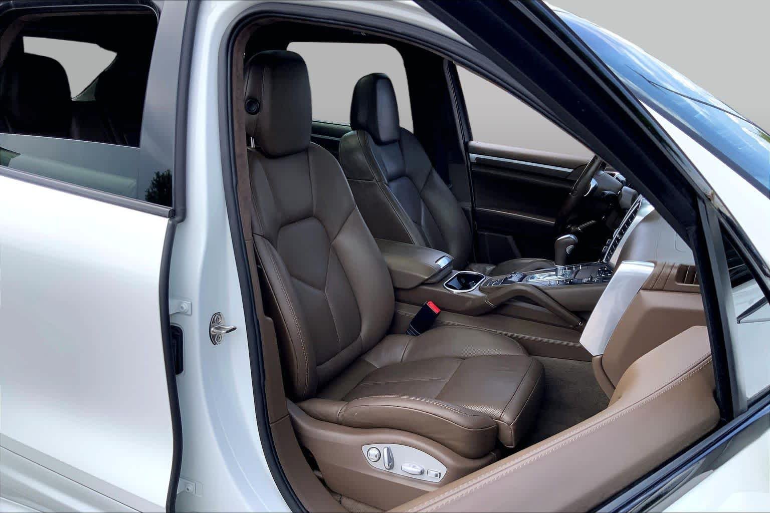 Used 2013 White Porsche Turbo image 9