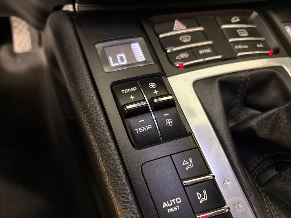 Used 2018 White Porsche Base image 33
