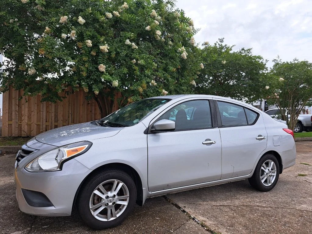 Used 2019 Silver Nissan 1.6 SV image 1